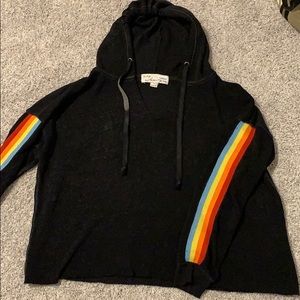 Long sleeve cropped in the front comfy top